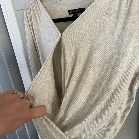 Banana Republic | Oatmeal Heather Cross Over Sweater Size Small - Picture 7 of 16